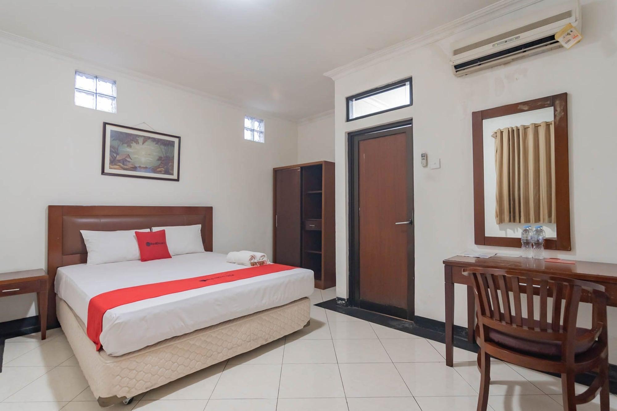 Reddoorz Plus At Buah Batu Bandung Exterior foto